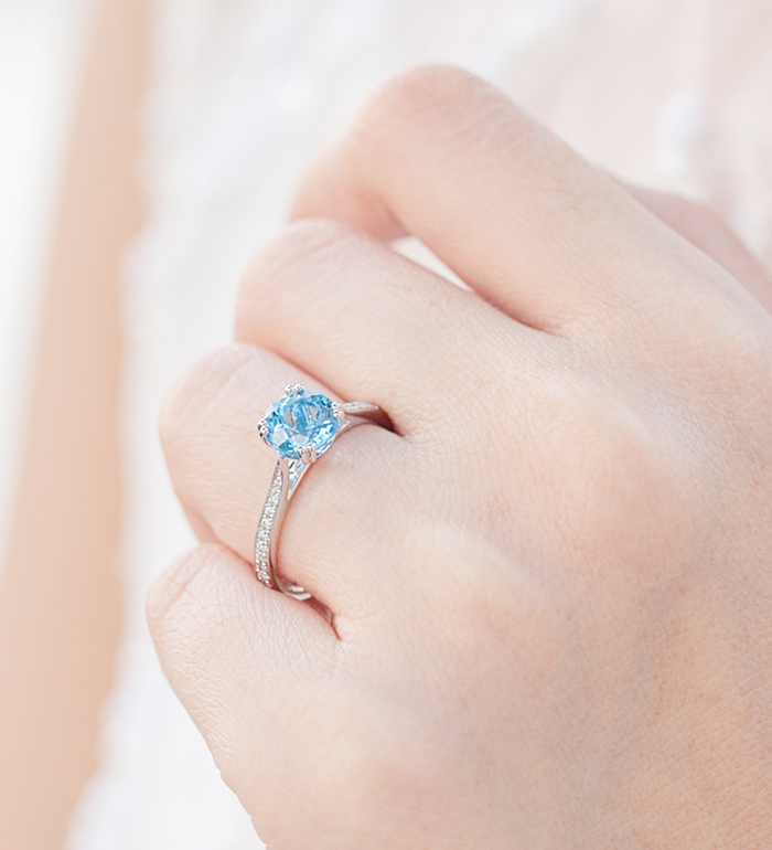 33-0046 - Engagement Ring in 18K White Gold, Decorated with Blue Topaz and Diamonds