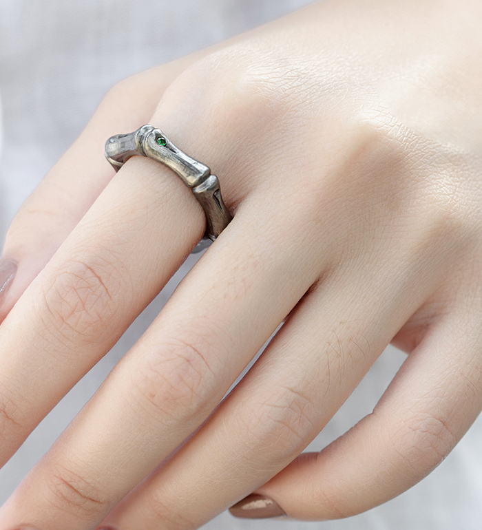 33-0077 - Italian Craftmanship - Bamboo Band Ring in Sterling Silver, Decorated with Tsavorite, Plated with Black Rhodium