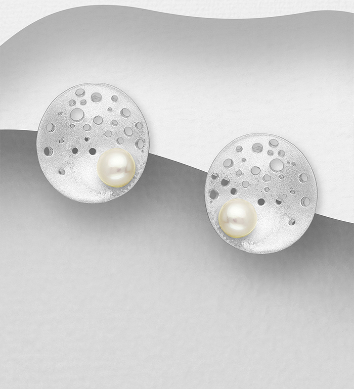 382-3946 - Wholesale 925 Sterling Silver Push-Back Earrings Decorated With Fresh Water Pearls
